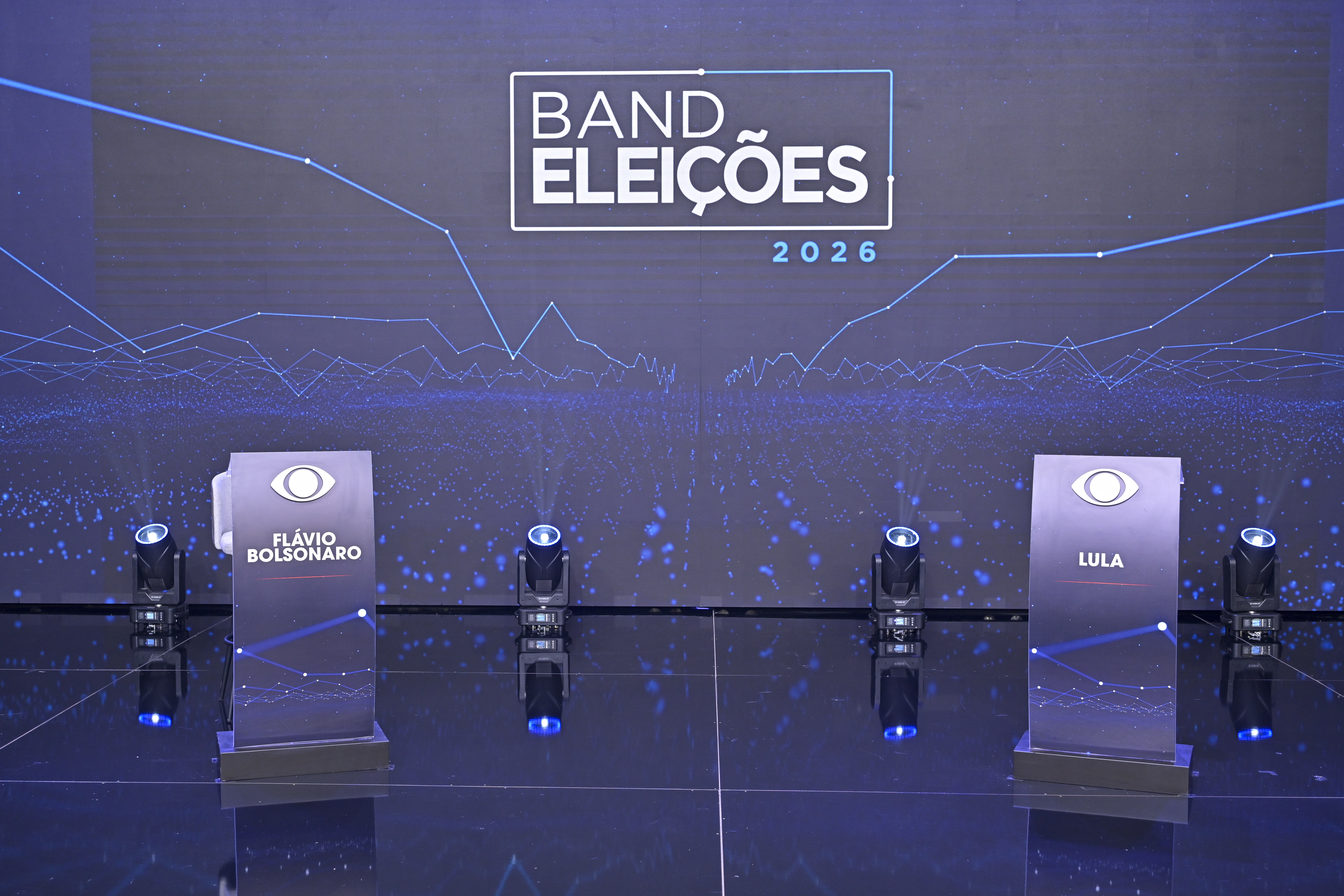 Debate entre Flávio e Lula acontece hoje; saiba como assistir
