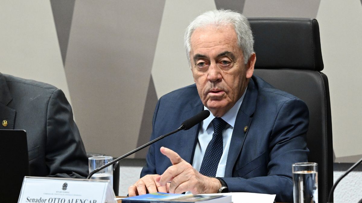 Senador critica trabalho por hora defendido por Flávio e vê ameaça à CLT