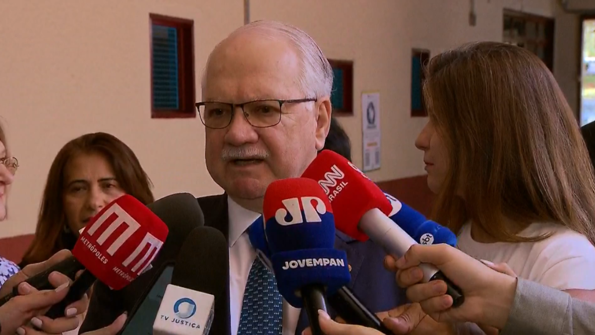 Fachin vota em Brasília e diz que ‘Brasil precisa de paz e tranquilidade’