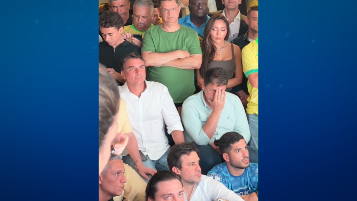 Por que Flávio Bolsonaro pediu a prorrogação do horário de eleição? Entenda