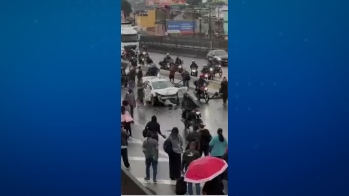 Engavetamento com diversos veículos deixa 1 morto e feridos na Dutra