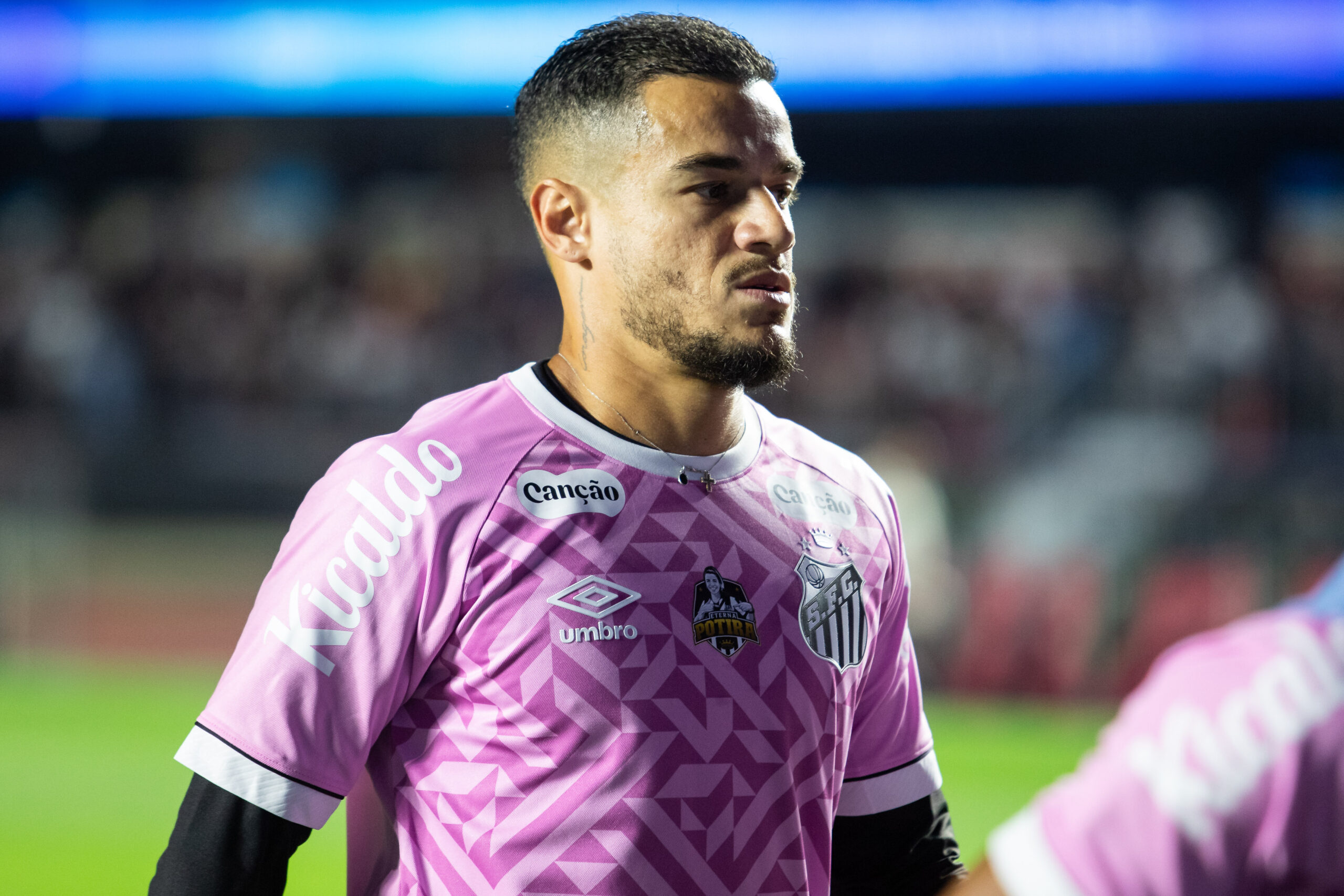 Philippe Coutinho entra no 2º tempo, estreia pelo Santos e participa de gol