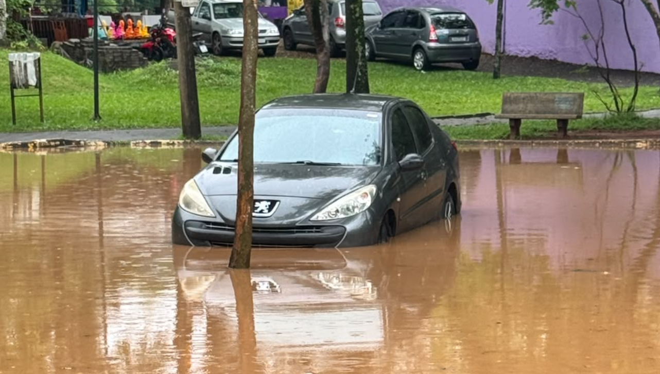 Rio Piracicaba sobe para 5,15 m e Defesa Civil interdita vias