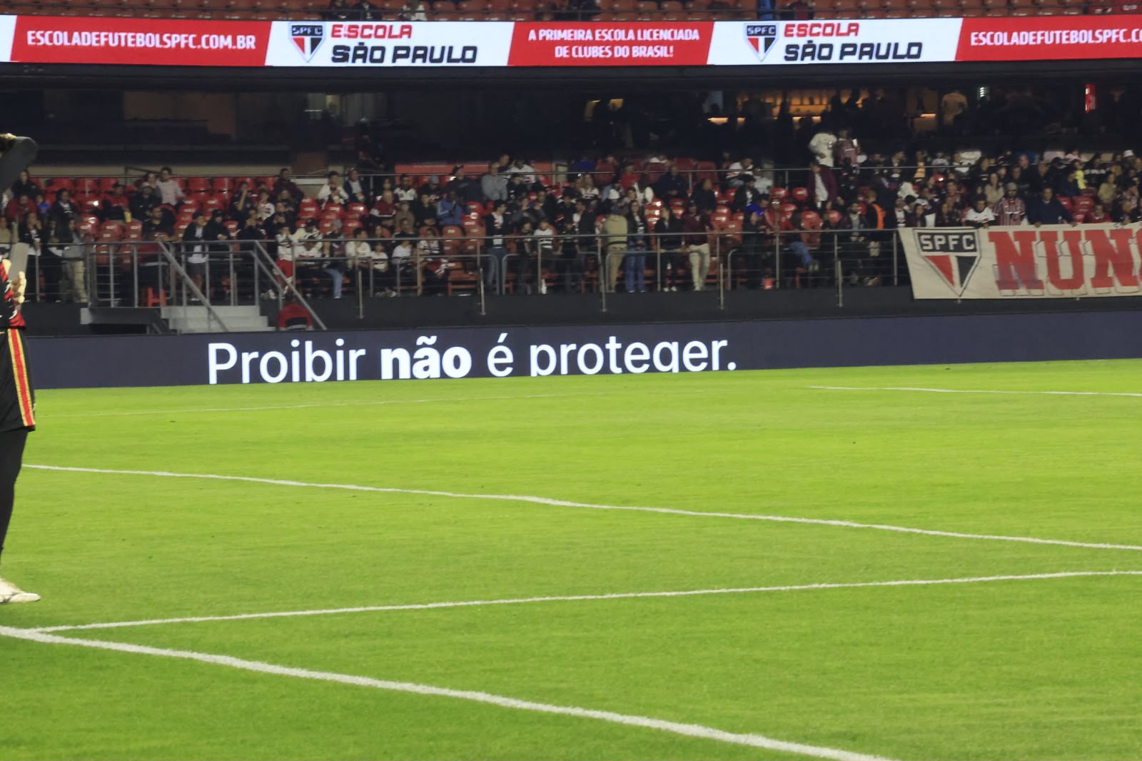 Clássico entre São Paulo e Santos tem protesto contra proibição de bets