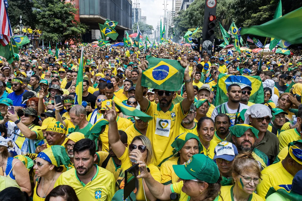 Institutos de pesquisas são criticados por bolsonaristas na Paulista