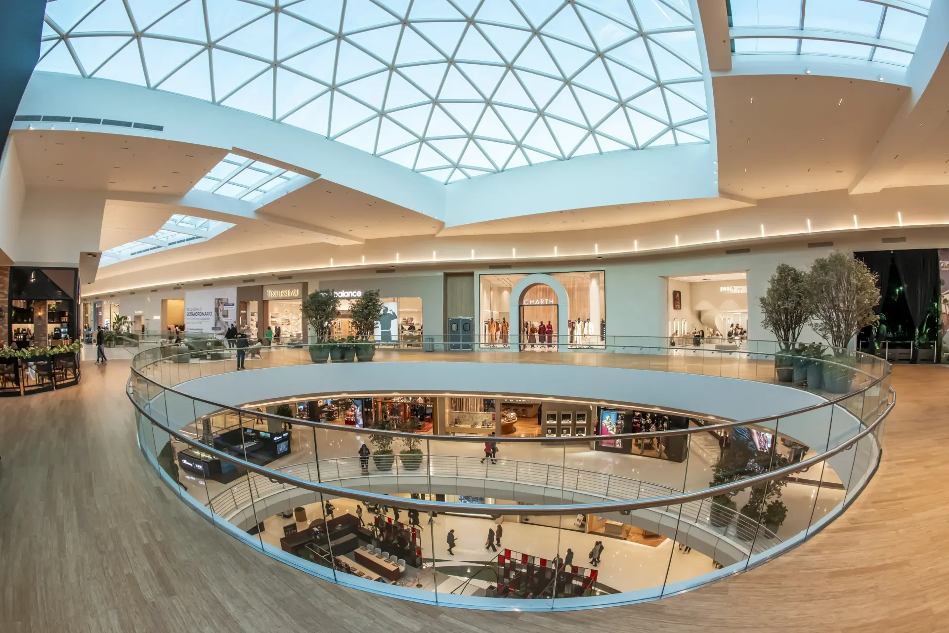 Shoppings de Curitiba: veja horários no feriado de 12 de outubro