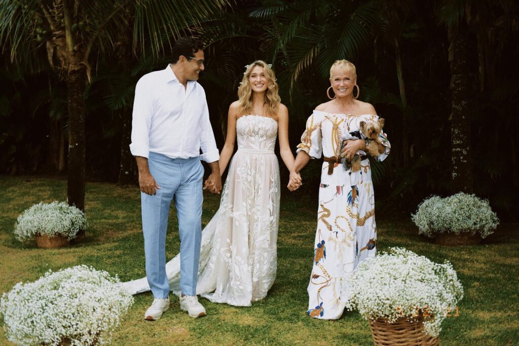 Sasha com Xuxa e Luciano Szafir em seu casamento (Reprodução/Instagram: @sashameneghel)