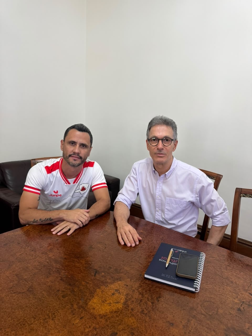 Zema se reúne com Cleitinho e nega ter pedido cargo no próximo governo