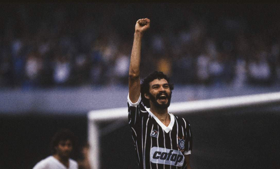 Corinthians 'resgata' Sócrates e exalta "dia da democracia"