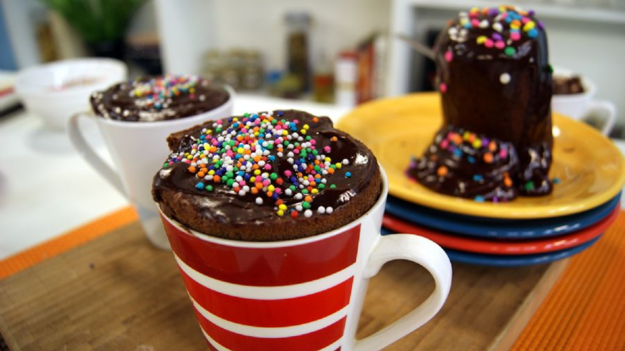 Aprenda a fazer um delicioso bolo fofinho no micro-ondas em poucos minutos
