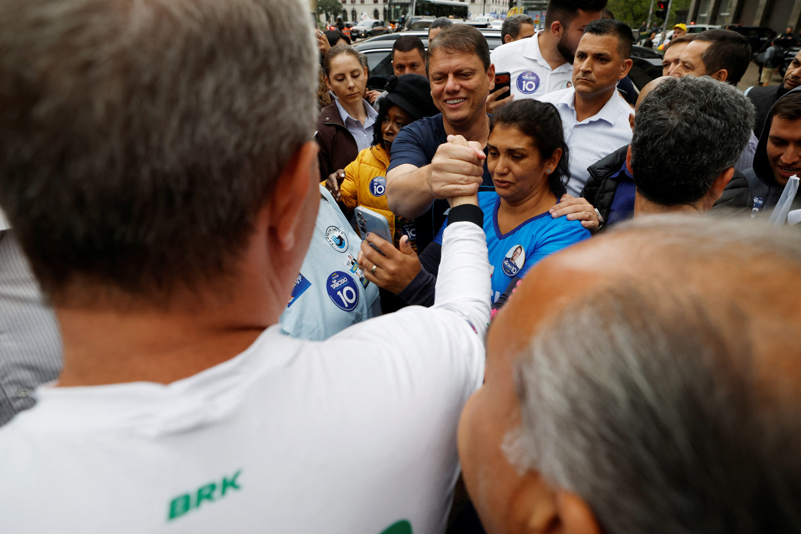 Tarcísio encerra campanha em SP e cita apoio a Flávio Bolsonaro no 2º turno
