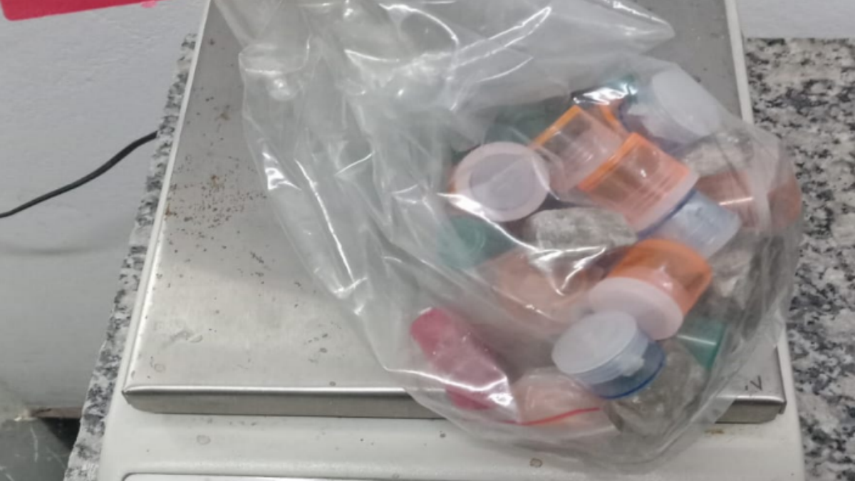 Homem é preso por tráfico de drogas no Rio do Ouro em Caraguatatuba