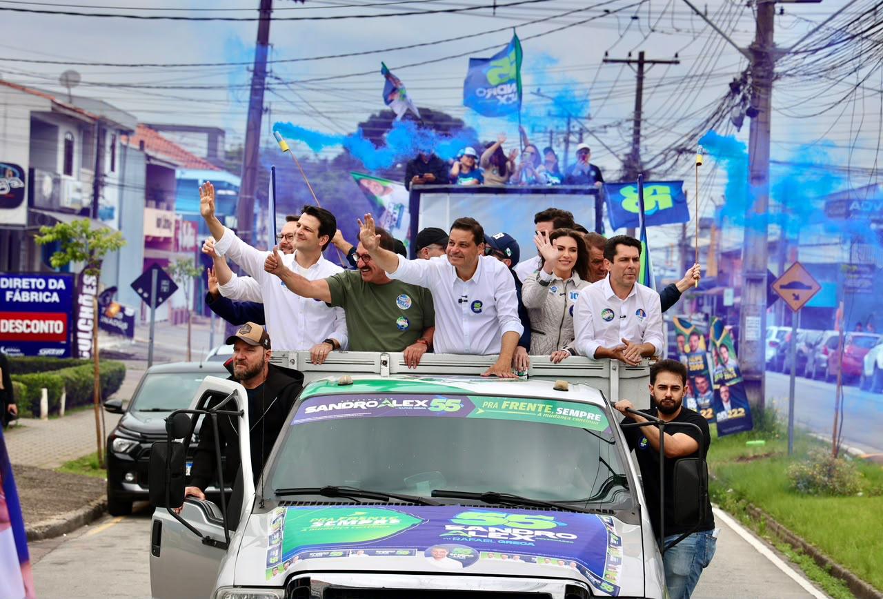 Sandro Alex encerra campanha com carreatas em Curitiba e na RMC