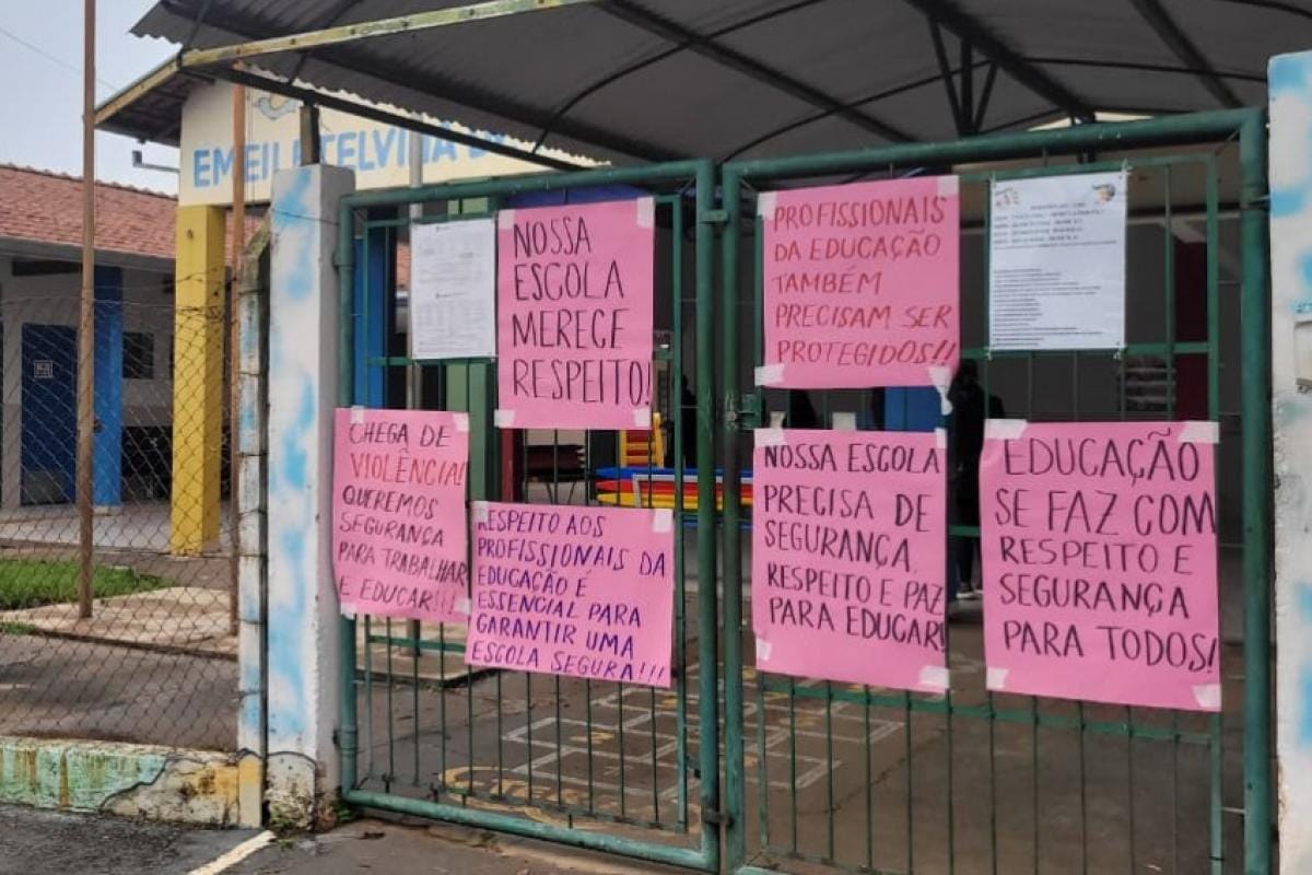 Servidores paralisam atividades após relatos de agressões em escola