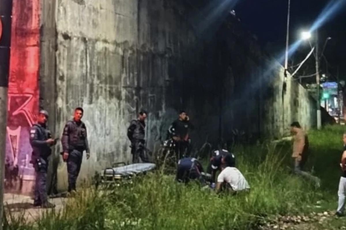 Motociclista perde o controle e cai de viaduto em Taubaté