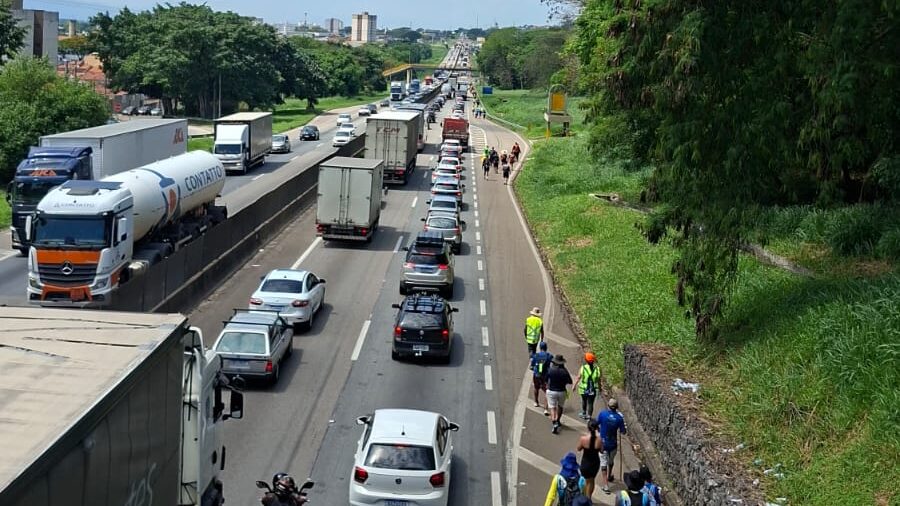 Trecho da Via Dutra, próximo ao bairro Fonte Imaculada, em Taubaté | Foto: Reprodução