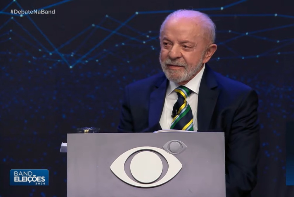 Vamos ver se tem coragem de abrir a vida secreta, diz Lula sobre sigilo de Flávio