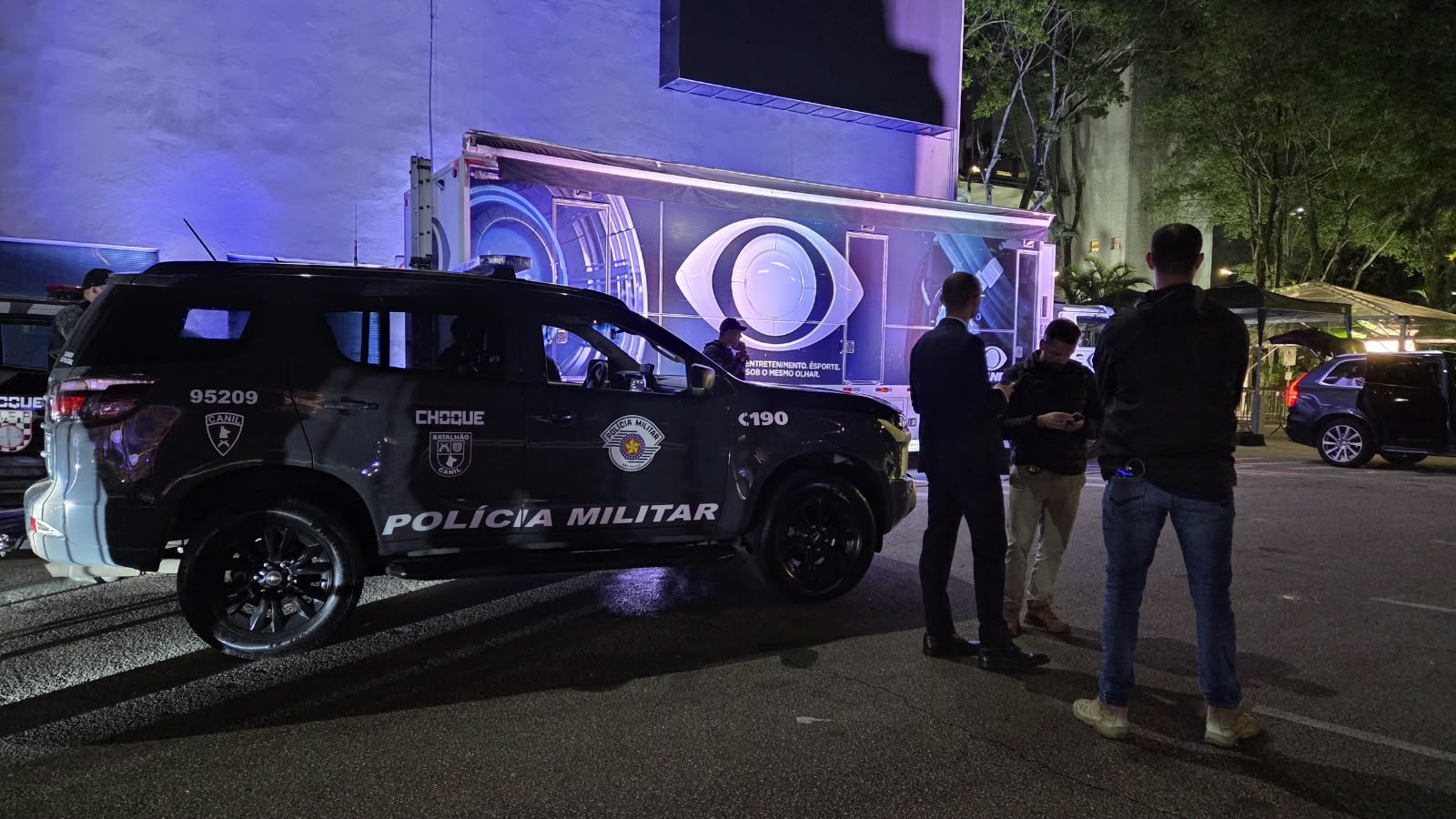 Polícia apura suspeita de bomba na sede da Band após debate
