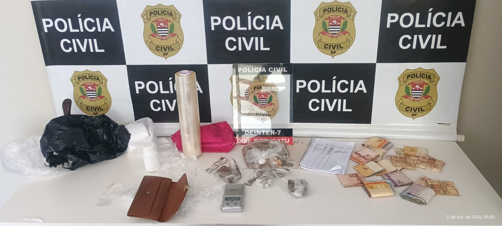 Polícia apreende drogas e mais de R$ 13 mil durante operação em Botucatu