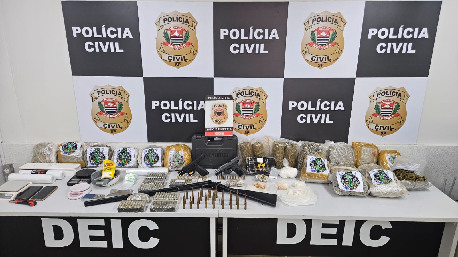 GOE apreende drogas, armas e munições durante operação em Bauru