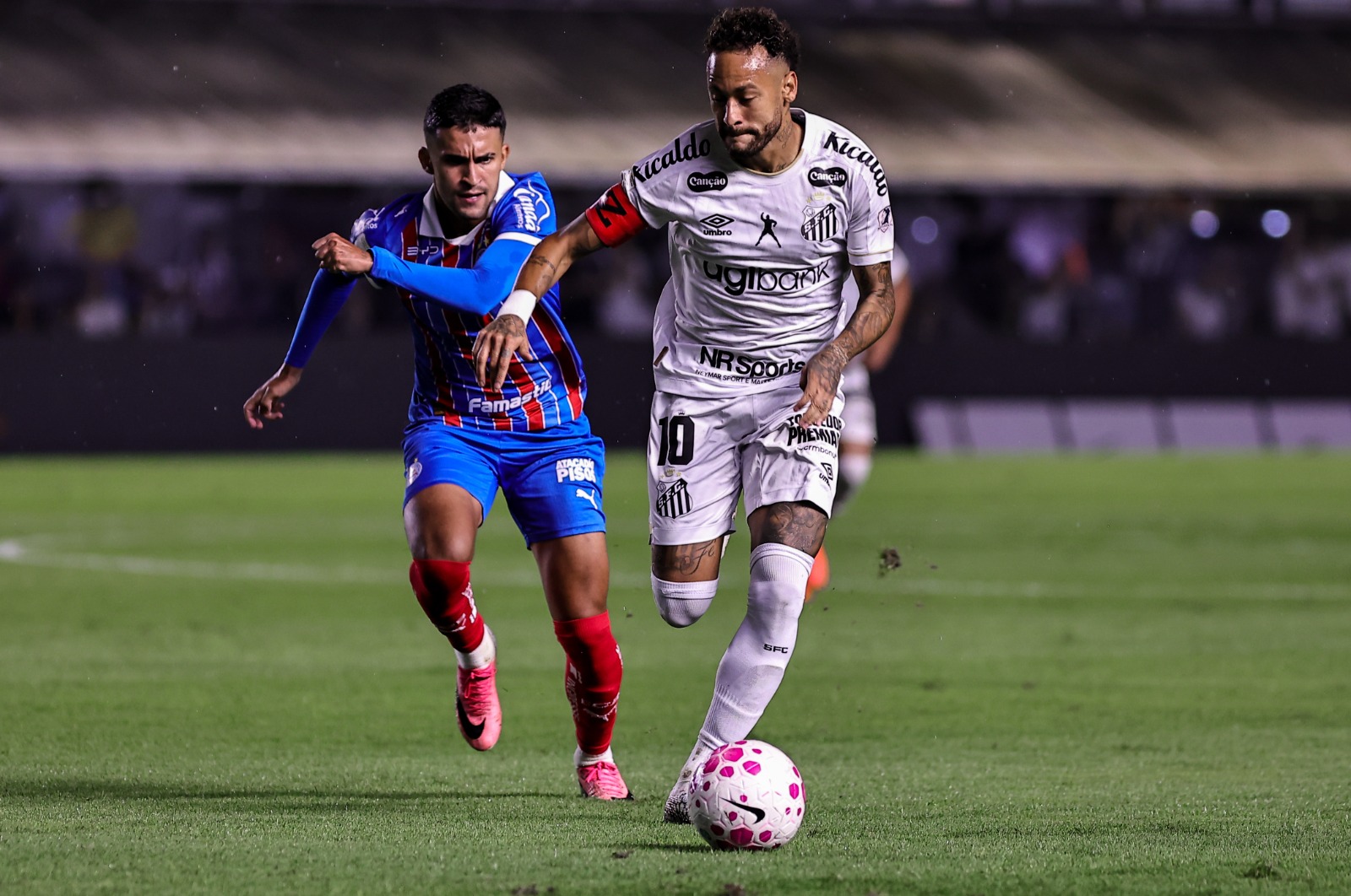 Santos arranca empate do Bahia em jogo marcado por expulsão de Neymar