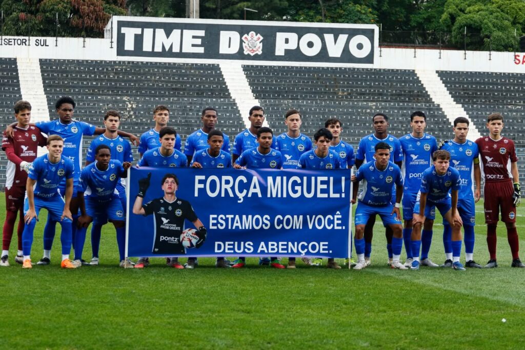 SJEC Sub-17 faz homenagem ao goleiro em partida contra o Corinthians
