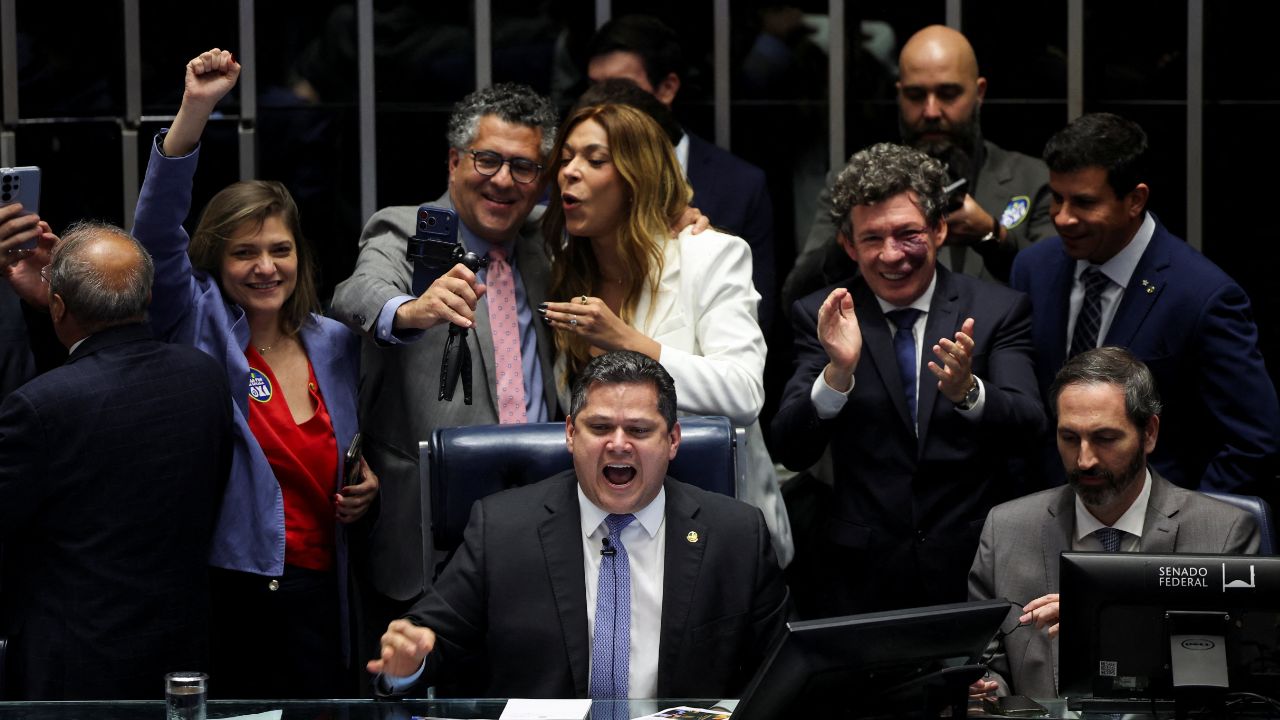 Senado aprova fim da escala 6x1, que vai reduzir jornada de trabalho