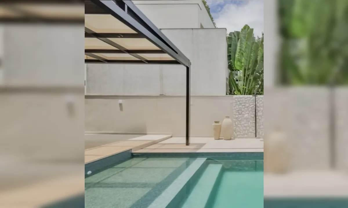 A mans&atilde;o do jogador do Flamengo chama aten&ccedil;&atilde;o pelo luxo, pelos ambientes espa&ccedil;osos e pelos detalhes da decora&ccedil;&atilde;o. Confira as fotos do im&oacute;vel!
