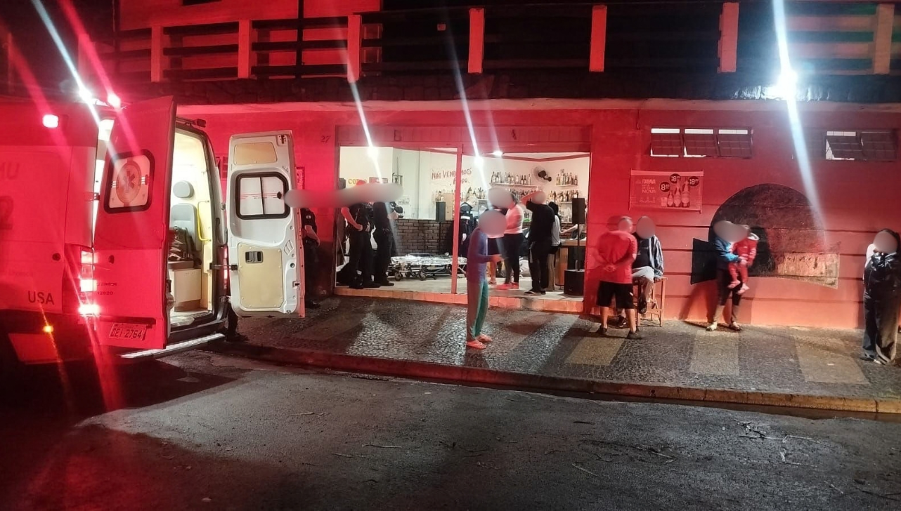 Homem fica ferido após ser baleado em bar de Araras