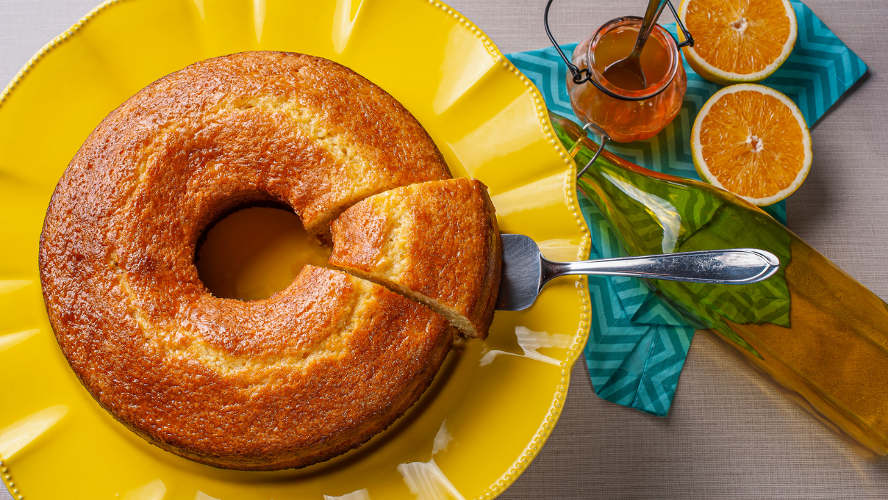 Bolo de laranja à portuguesa: receita simples é perfeita na hora do café