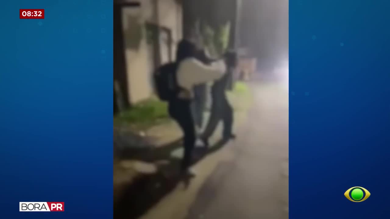 Vídeo mostra briga entre meninas por Athletico e Coritiba em Almirante Tamandaré