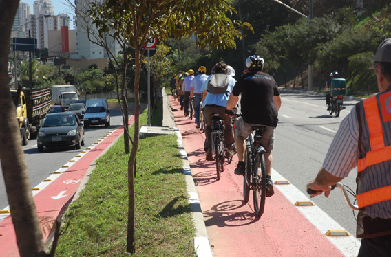 SP registra primeiro ciclista multado por imprudência em ciclovia