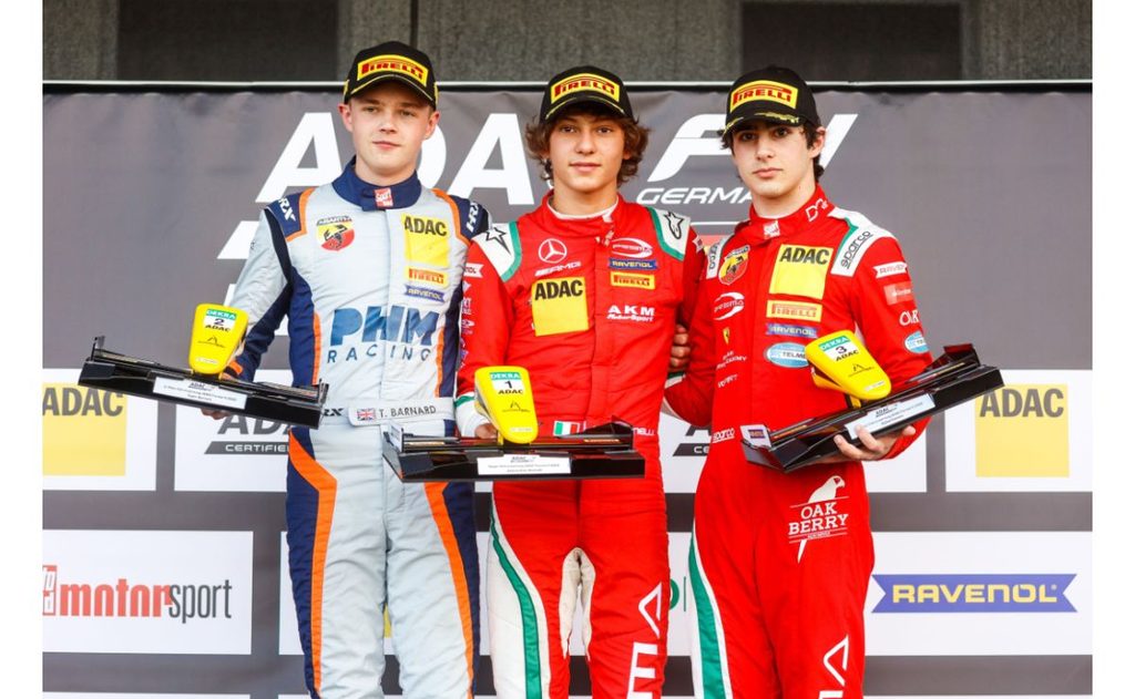 Tyalor Barnard , Kimi Antonelli e Rafael Câmara na Fórmula 4 Alemã
