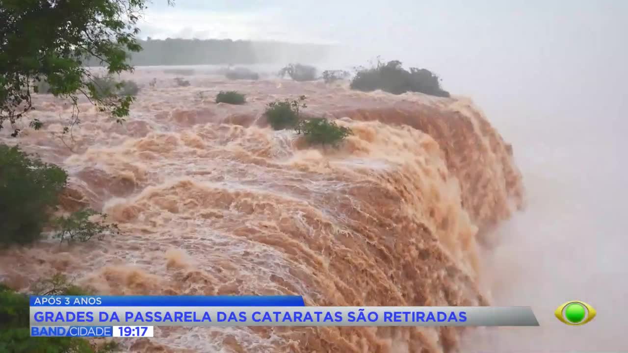 Cheia nas Cataratas: grades da passarela são retiradas em Foz do Iguaçu