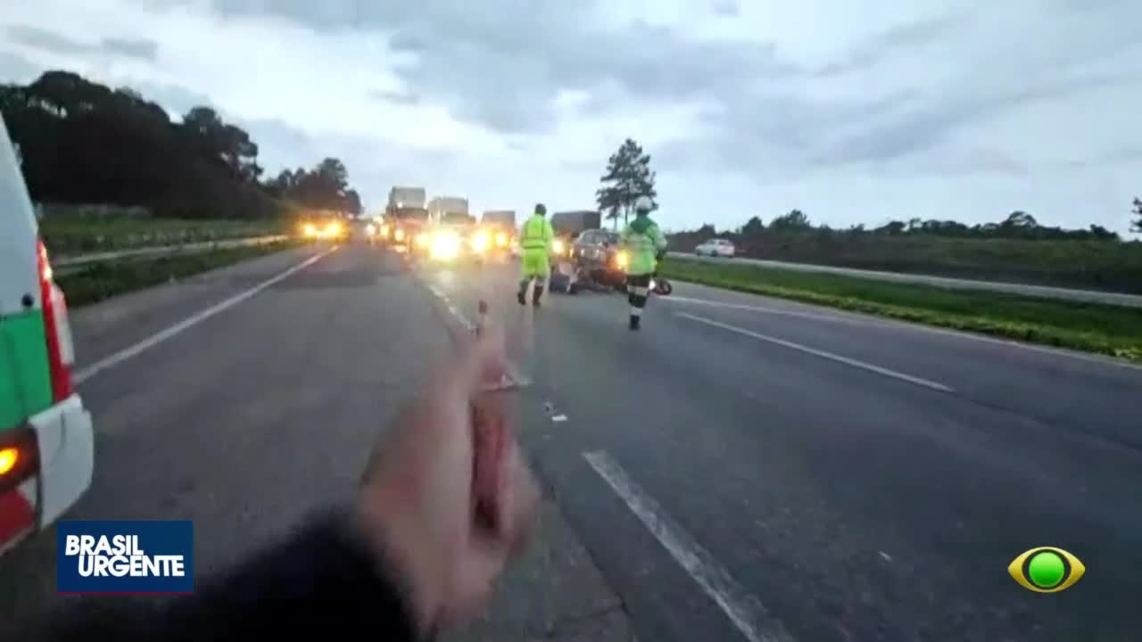 Repórter flagra acidente ao vivo no Contorno Leste, em São José dos Pinhais