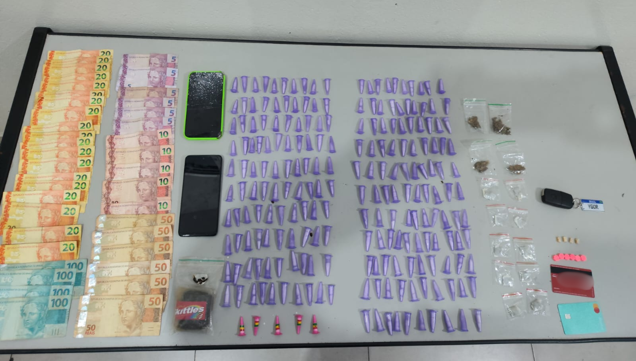 Polícia Militar prende dupla após perseguição e apreende drogas em Bragança