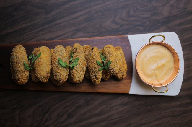 Aprenda a fazer um delicioso croquete de carne para curtir o Halloween