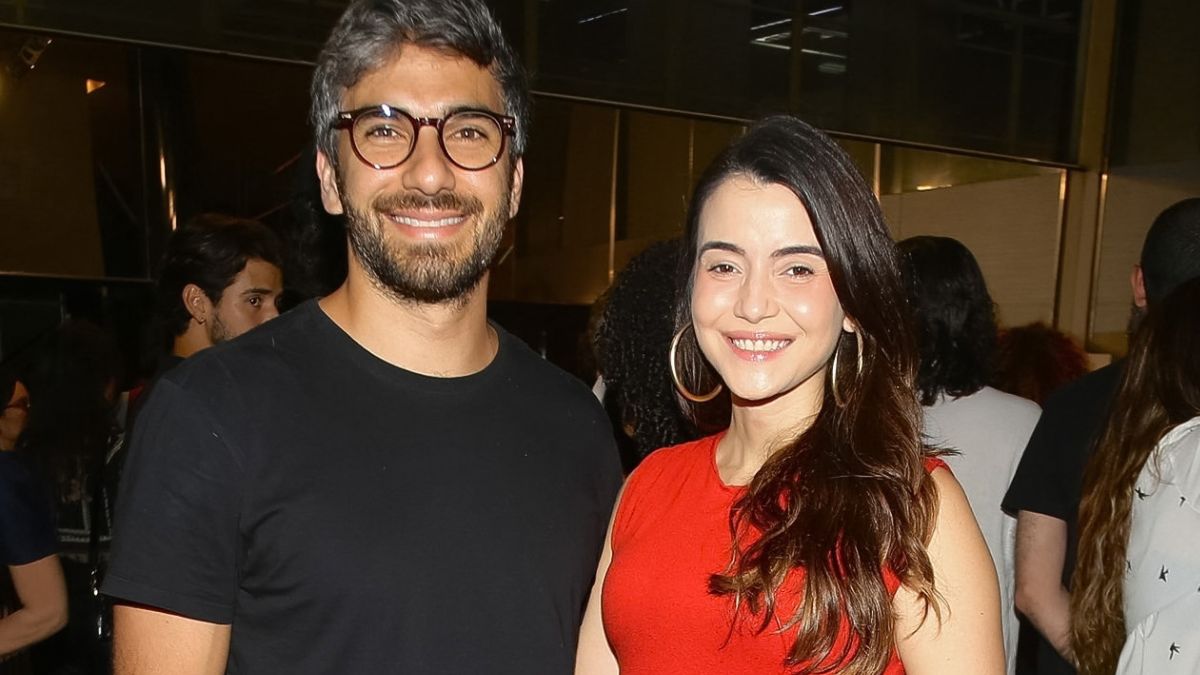 Hugo Moura e Maria Clara Senra revelam gravidez em evento no Rio; veja