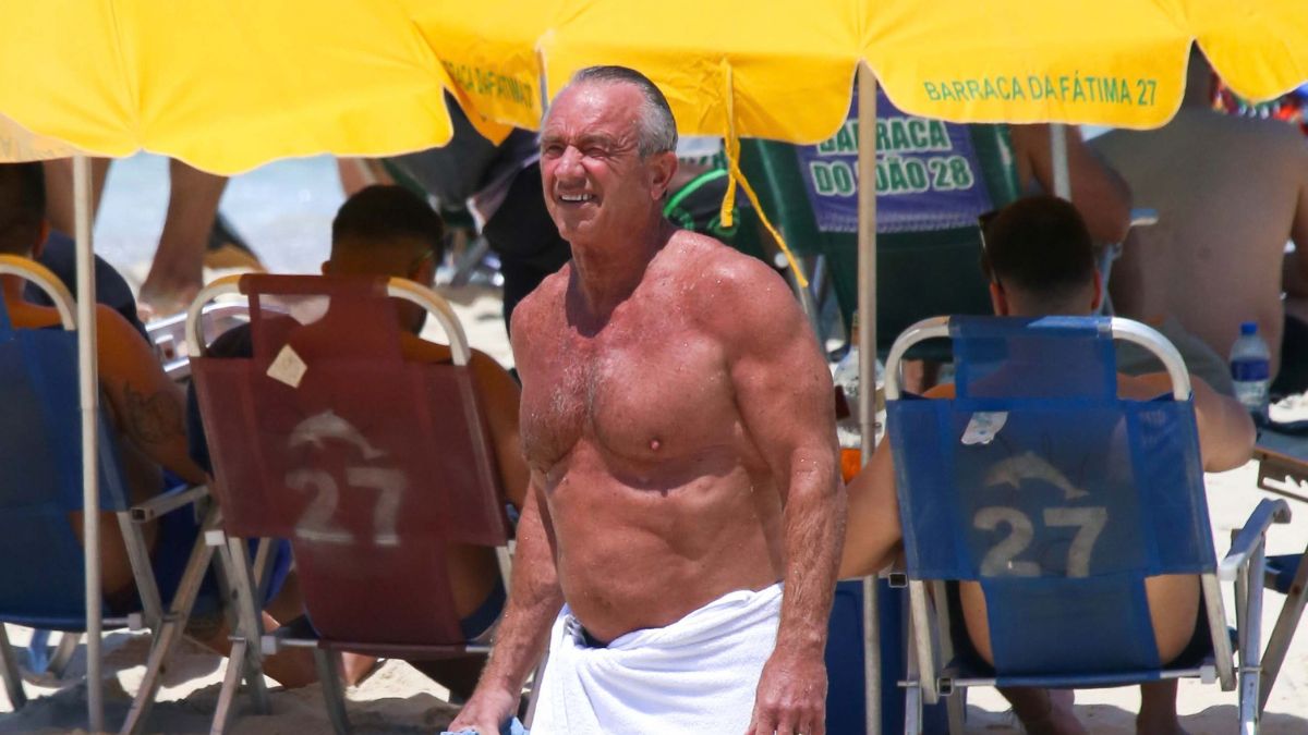 Robert F. Kennedy Jr., secretário dos EUA, entra no mar antes de casamento
