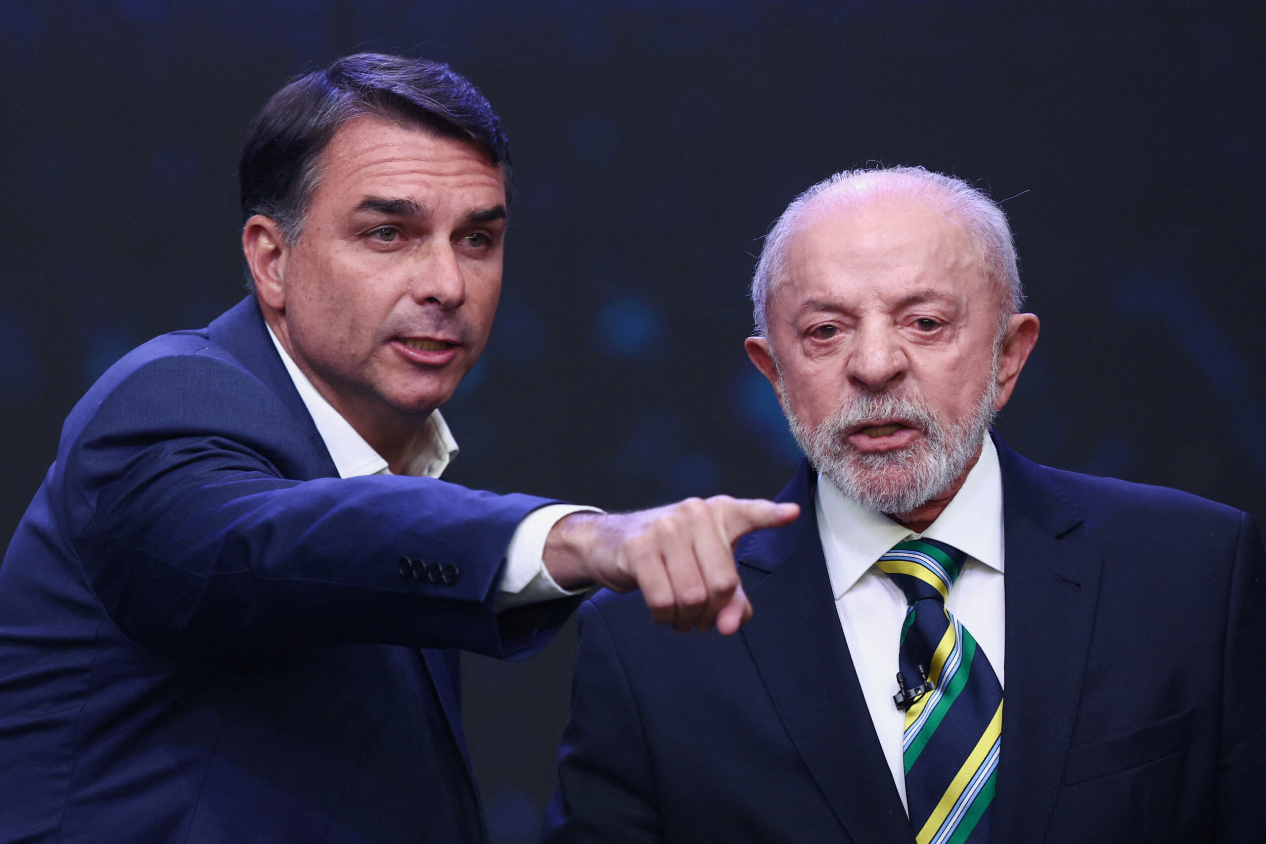 Flávio Bolsonaro promete SUS padrão Einstein com prontuário único