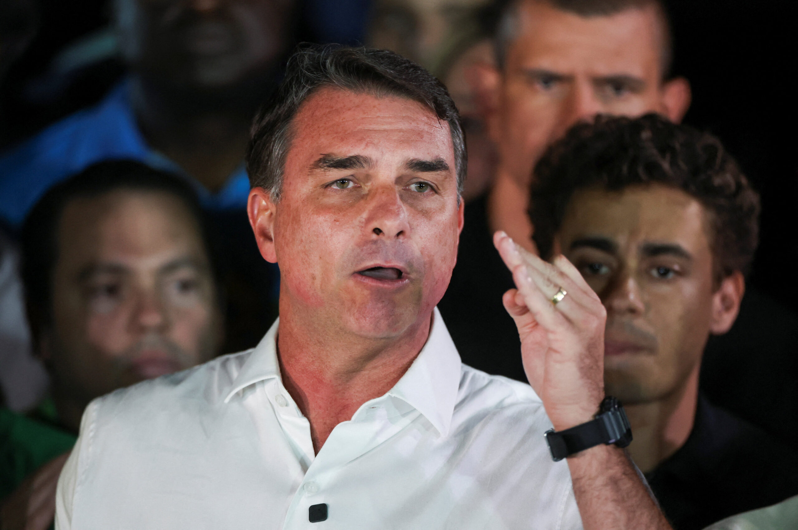 Jornais internacionais repercutem ida de Flávio Bolsonaro aos EUA