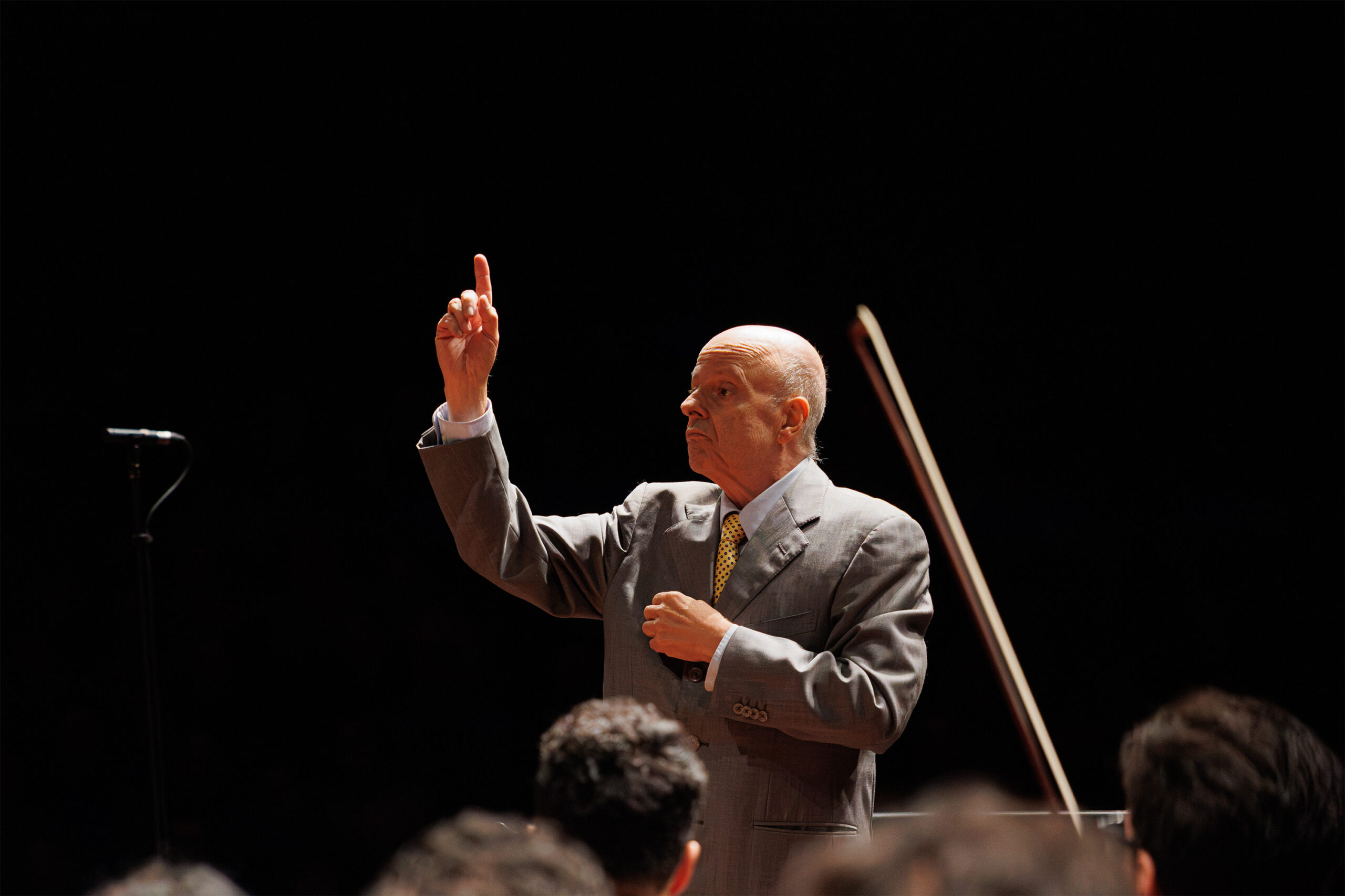 Roberto Tibiriçá, maestro da Orquestra Sinfônica do Paraná, morre aos 72 anos