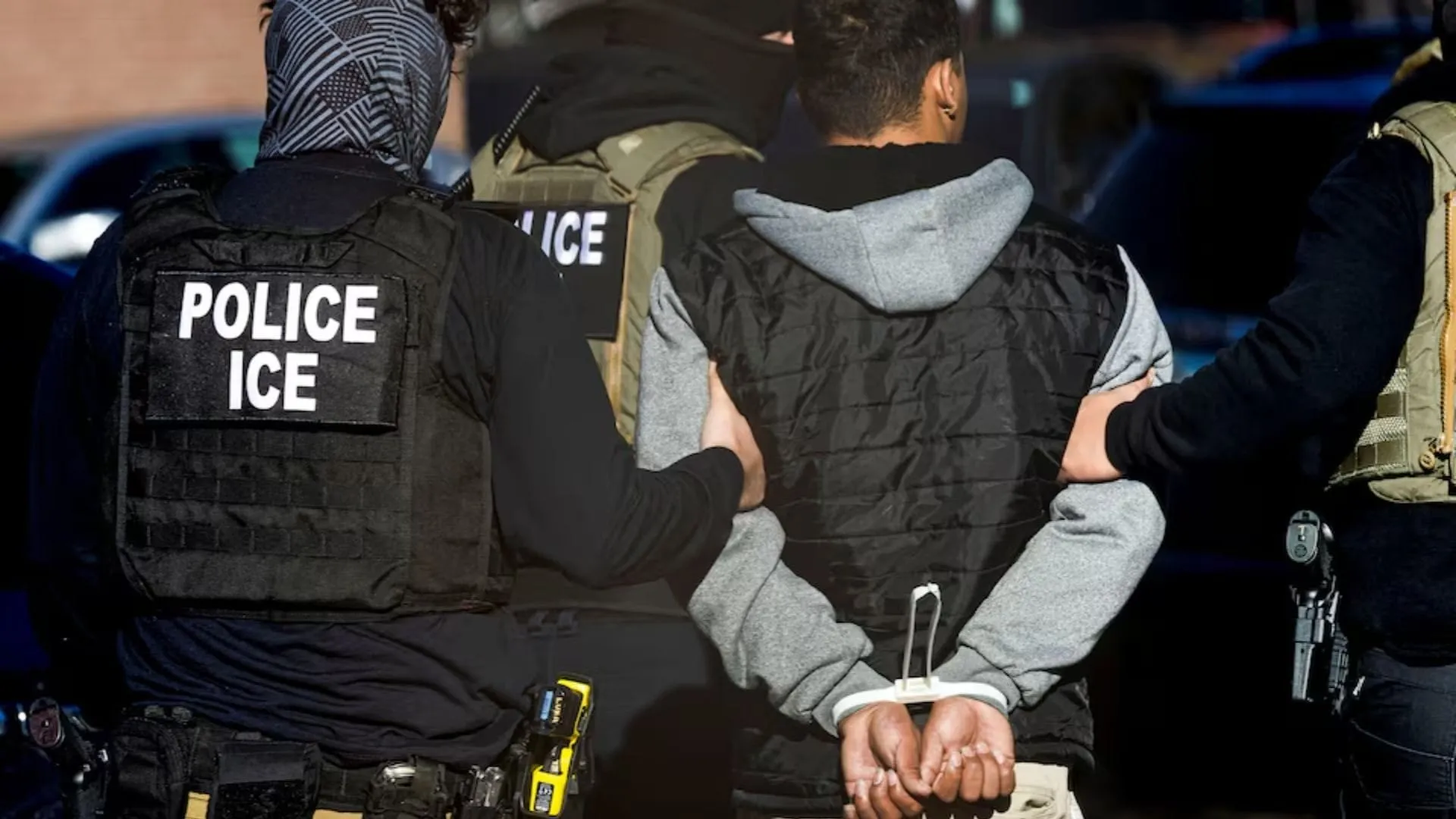 Brasileiro é preso por se passar como agente do ICE em local de votação em Miami