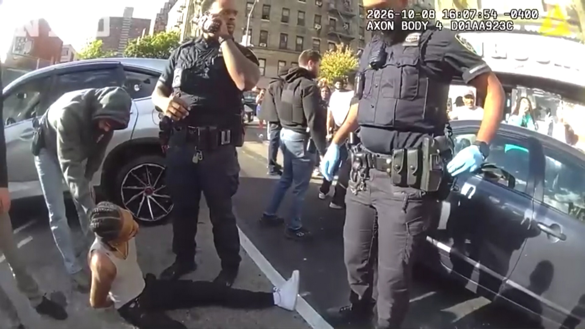 Agentes do ICE atiram em homem durante abordagem em Nova York, nos EUA
