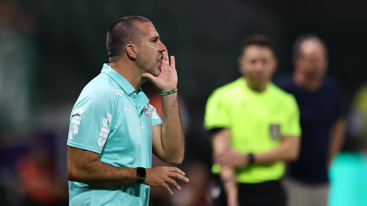 Palmeiras joga bem com 3 zagueiros, mas tática deve mudar; entenda