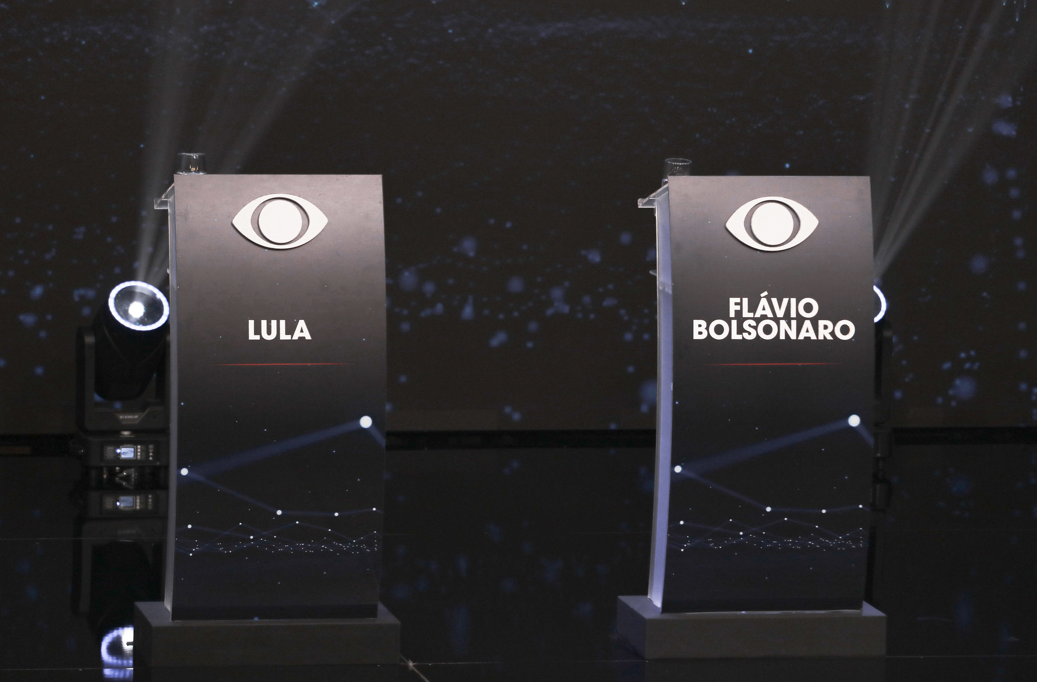 Band define regras do 1º debate entre Lula e Flávio; veja como será