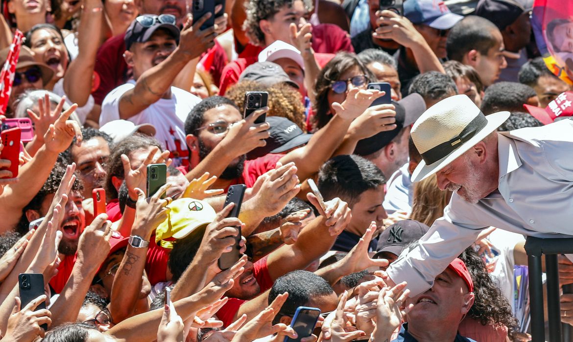 Presidente do TSE parabeniza Lula pela reeleição e cita trajetória democrática