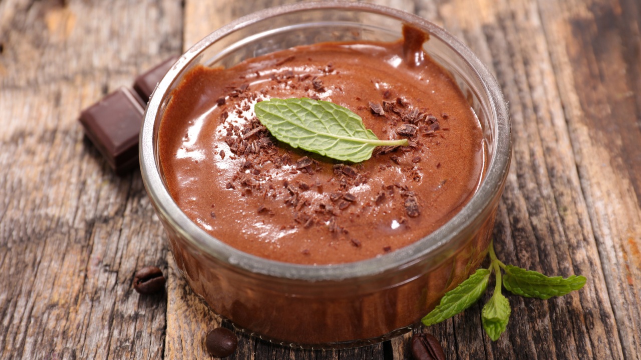 Mousse de chocolate com café tem tudo para virar sua sobremesa favorita