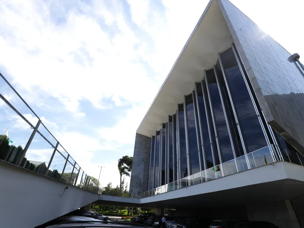 PF faz buscas na Alep; blog cita denúncia de saque de R$ 300 mil