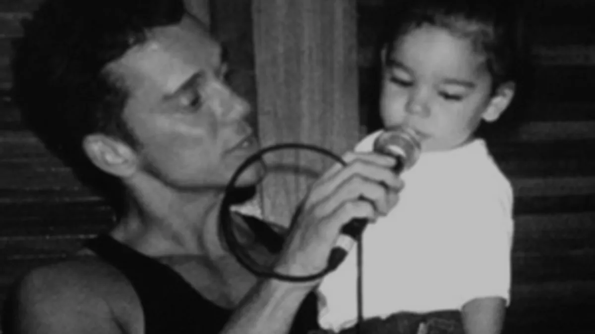 Filha de Netinho resgata foto de infância e se despede do pai: 'Te amo'